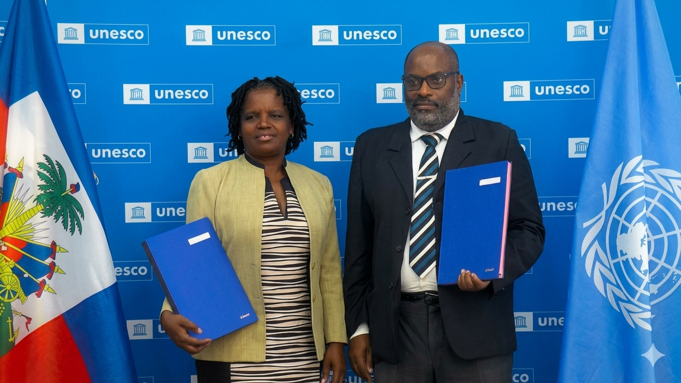 Remise officielle équipements scientifiques UNESCO à la DINEPA pour analyse eau potable en Haïti